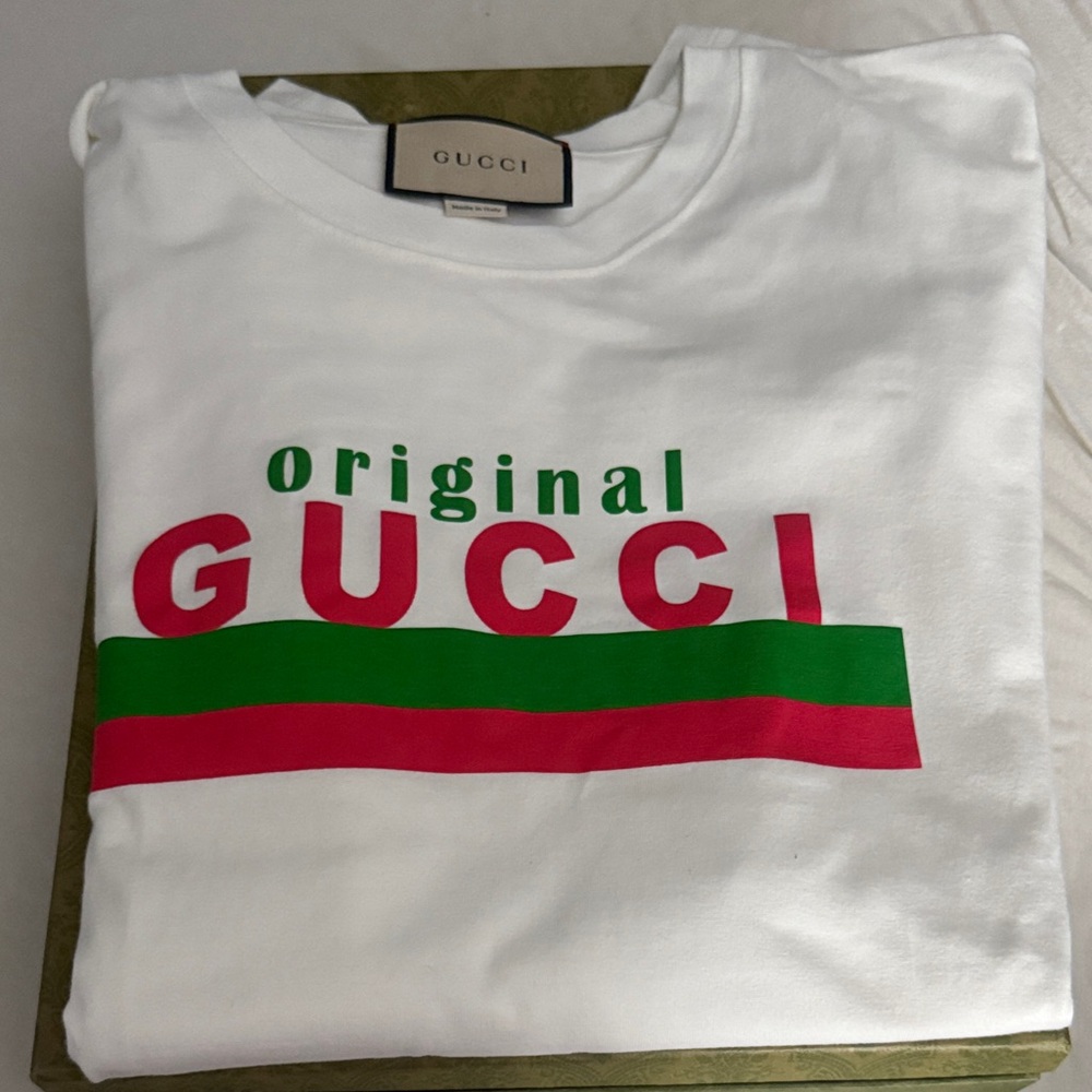 Gucci White Tee with Green and Red Accents in excellent condition